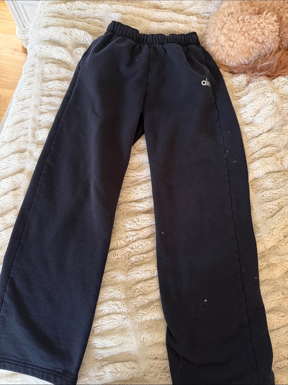 ALO Yoga women’s black sweats w drawstring